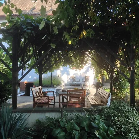 Gaestehaus Peterhoff 酒店 Birresdorf