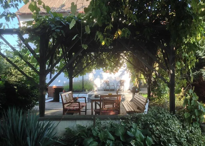 Gaestehaus Peterhoff Hotel Birresdorf